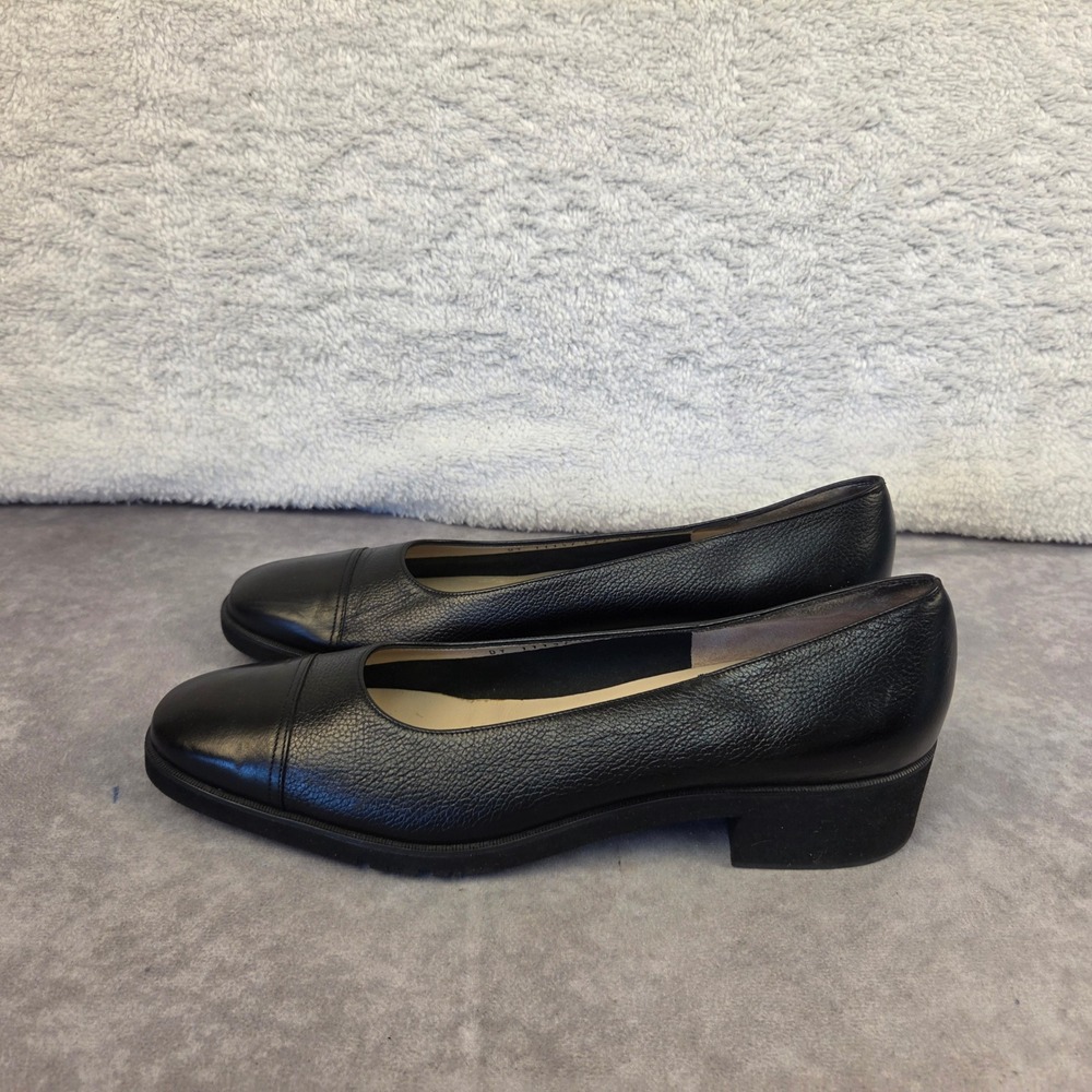 Salvatore Ferragamo Black Pebbled Leather Cap Toe Block Heel Pumps 8.5 B